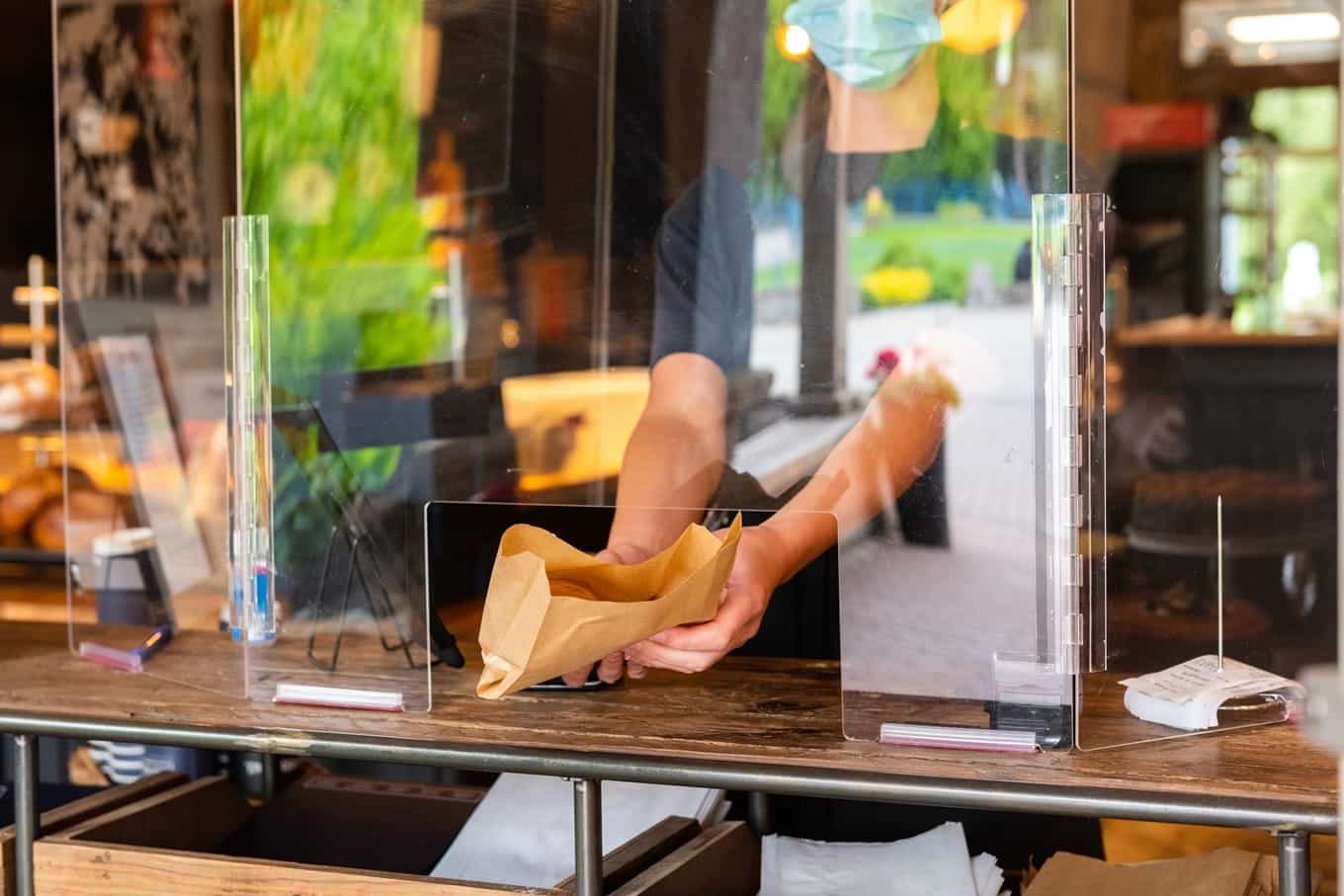 Plexi jako tańsza alternatywa dla szkła – dlaczego to się opłaca?